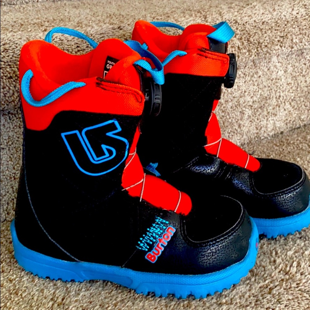 Kids Burton Boa grow with me boots.